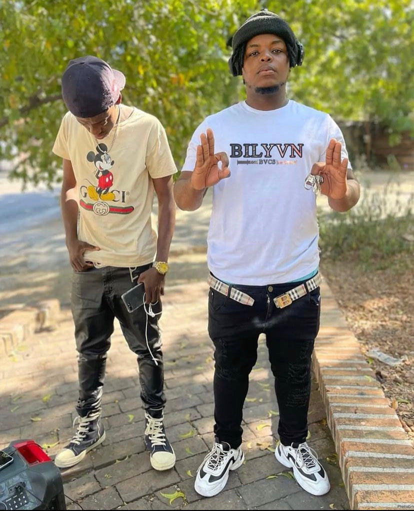 Bilyunbucs logo tee