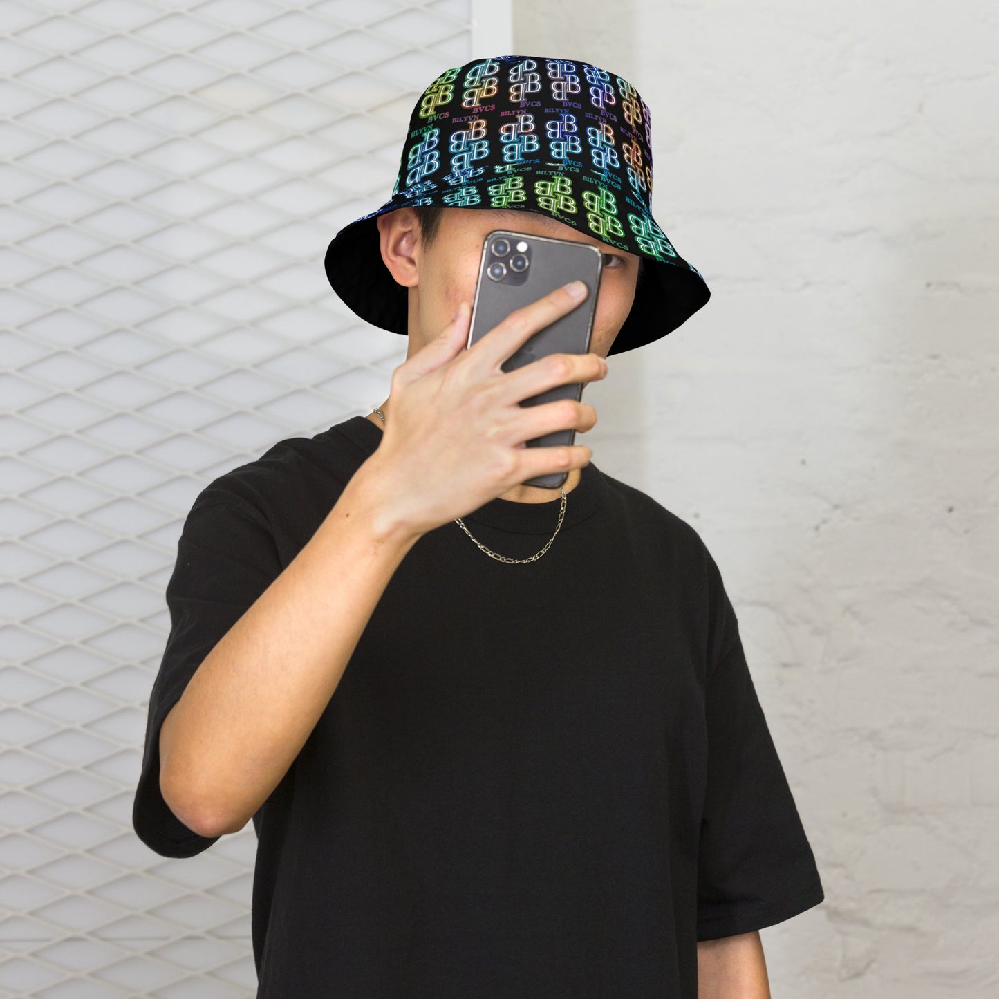 Reversible bucket hat